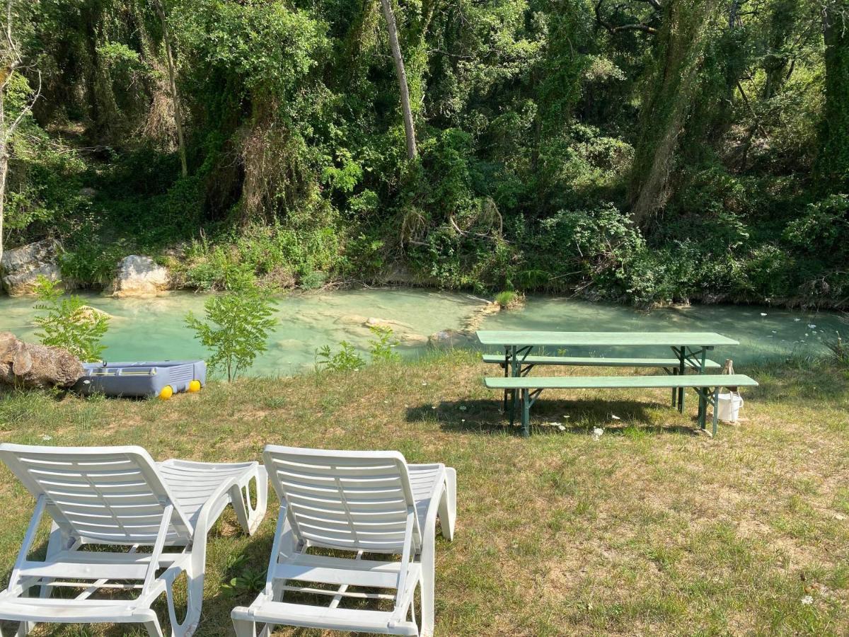 Les Mazets De La Cascade Daire Salernes Dış mekan fotoğraf
